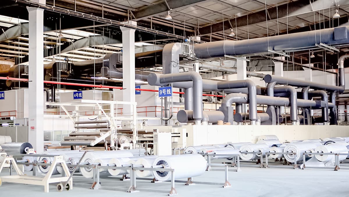 星华反光拥有数十条新半岛官方端网站生产线